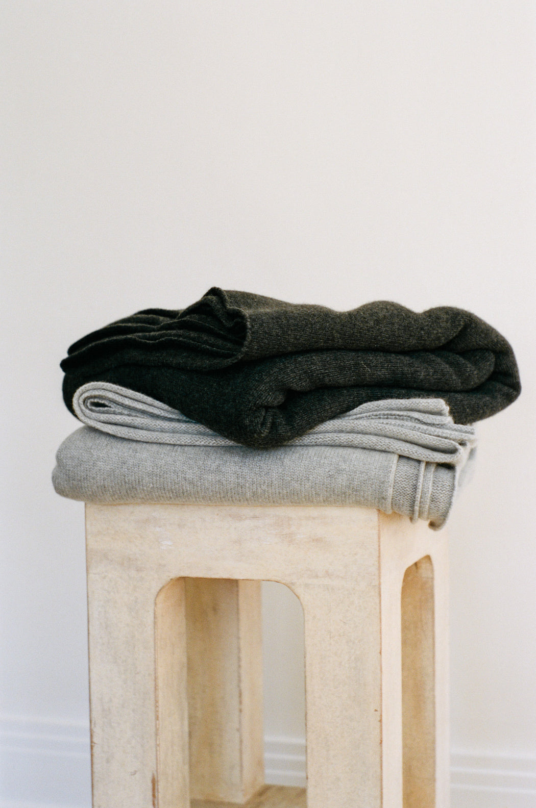 Oversized Italian Cashmere Jersey Knit Blanket - Heather Grey