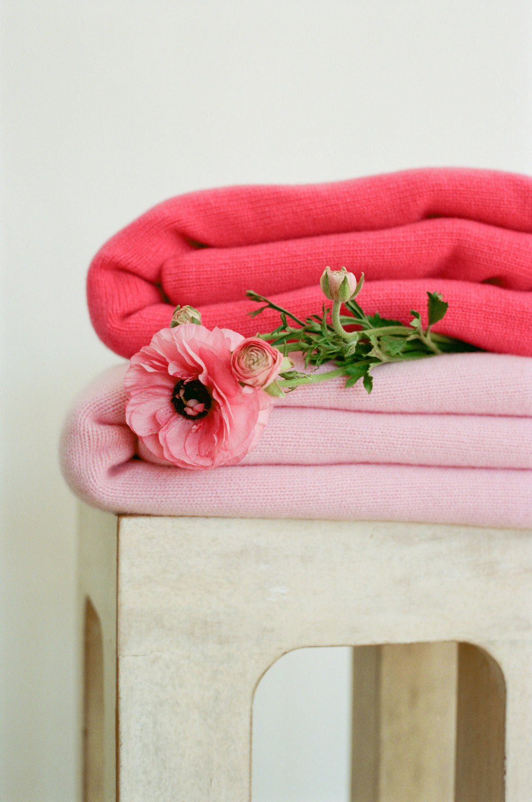 Oversized Italian Cashmere Jersey Knit Blanket - Camelia