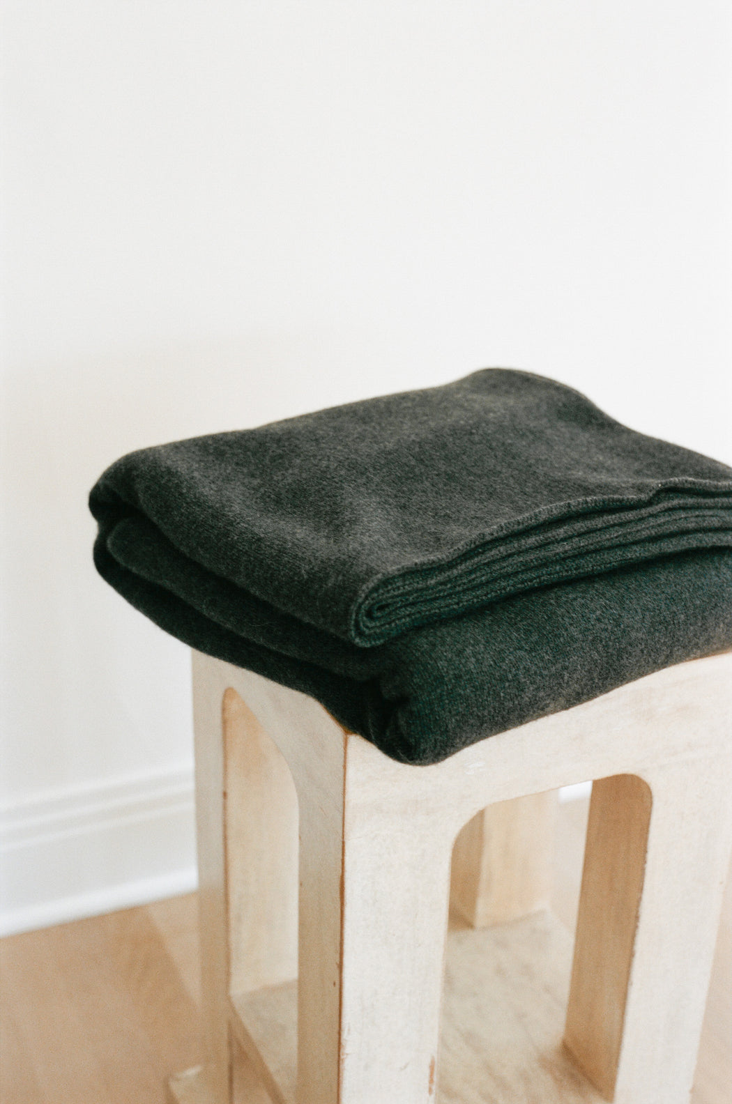Oversized Italian Cashmere Jersey Knit Blanket - Soot